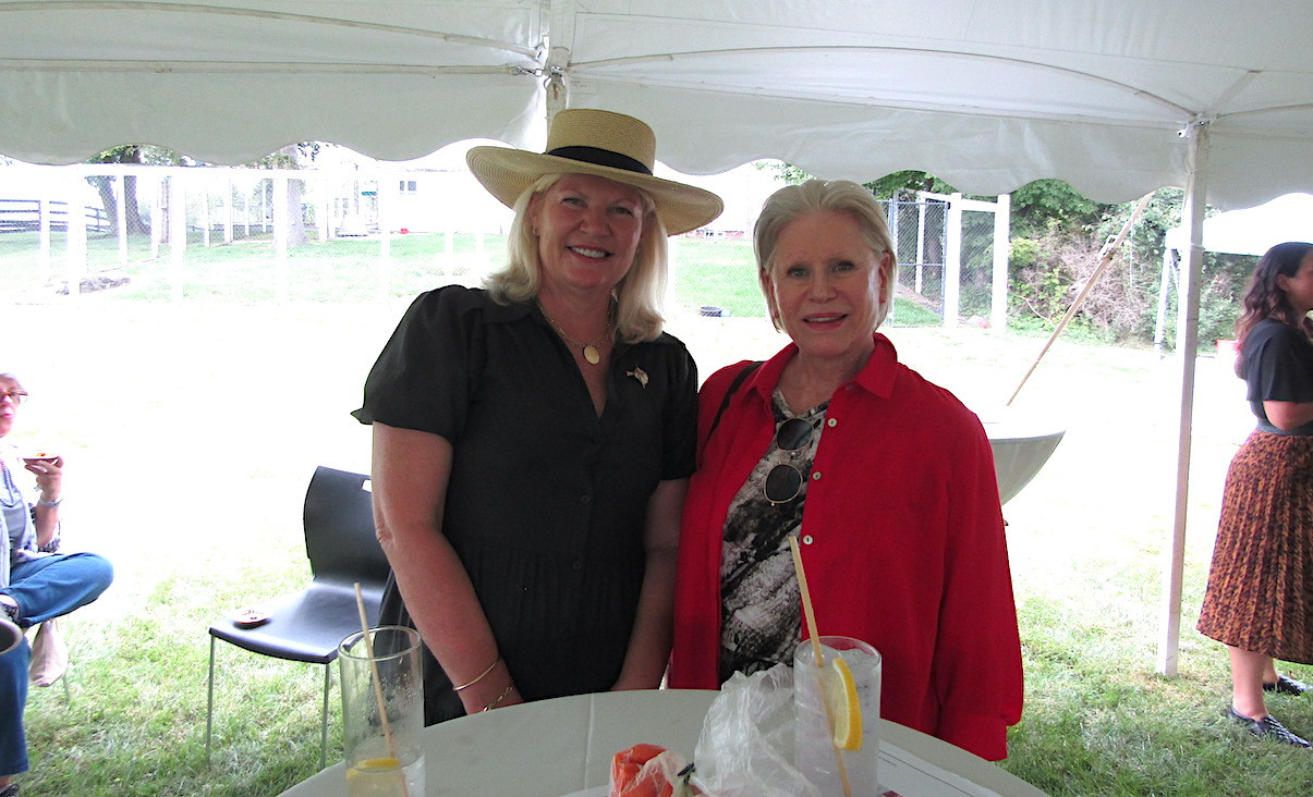 Betsy Connolly and singer Jane Olivor