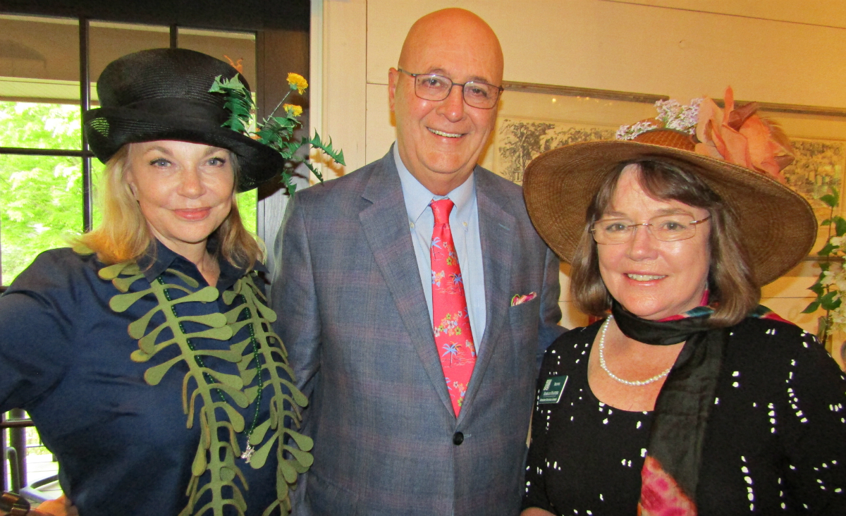 Trustees Joanne Leonhardt Cassullo and Ramelle Pulitzer flank Robert Horvath Trustees Joanne Leonhardt Cassullo and Ramelle Pulitzer flank Robert Horvath