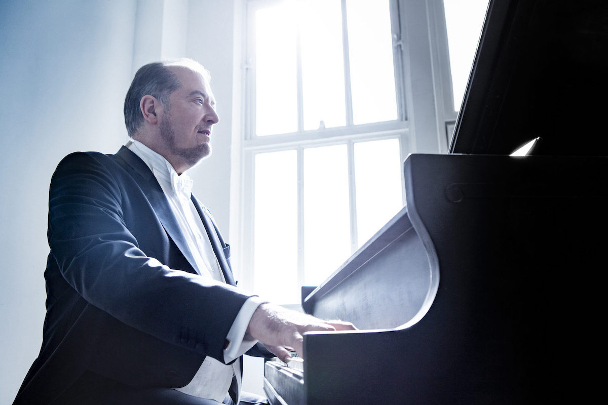 Garrick Ohllsson plays Brahms' complete works for the piano. Garrick Ohllsson plays Brahms' complete works for the piano.