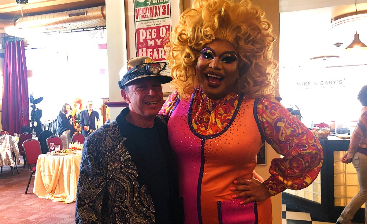 Honoree and artist Joe Wheaton&nbsp;with entertainer Brita Filter