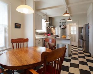 Eat-in kitchen Eat-in kitchen