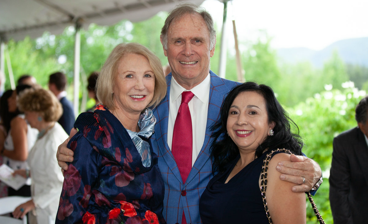 Jane Iredale and Bob Montgomery with Sylvana Proa&ntilde;o, a LitNet student
