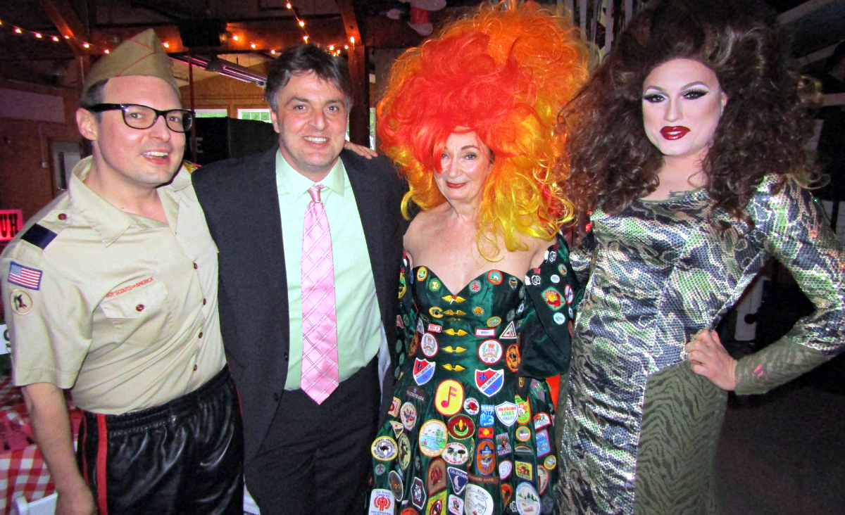 Mike Zippel, Kitchykinky gala co-chair Oskar Hallig, Vicki Bonnington and Boxxa Vine Mike Zippel, Kitchykinky gala co-chair Oskar Hallig, Vicki Bonnington and Boxxa Vine
