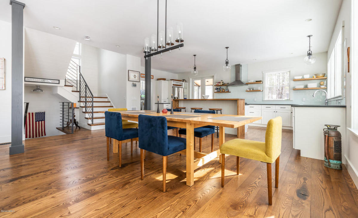 Eat-in kitchen