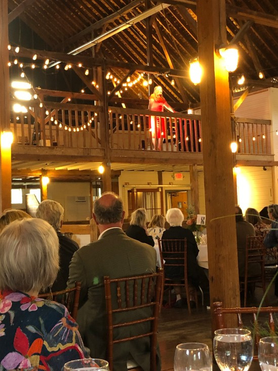 Soprano Teresa Perrotta serenades the guests. Soprano Teresa Perrotta serenades the guests.