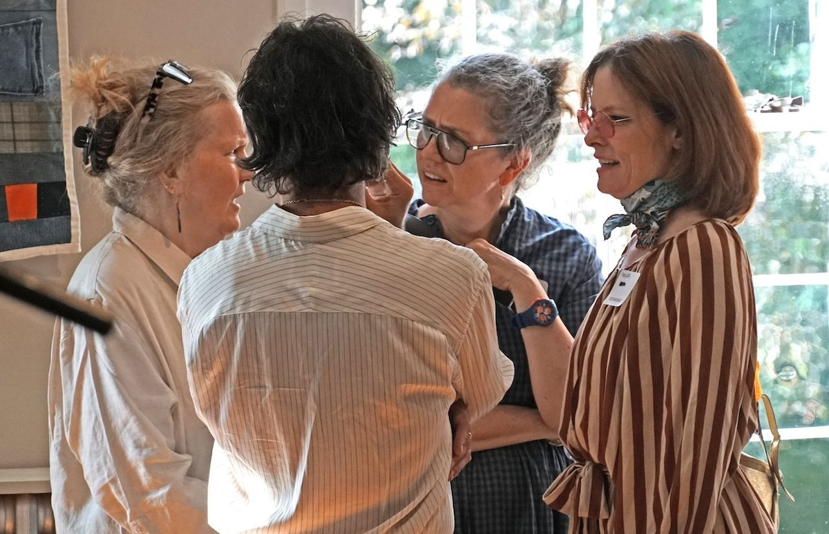 Artist Mary Ann Davis, actor Walton Goggins (back to camera), Jennifer Thompson, and actor Parker Posey. - Peter Blandori Artist Mary Ann Davis, actor Walton Goggins (back to camera), Jennifer Thompson, and actor Parker Posey. - Peter Blandori