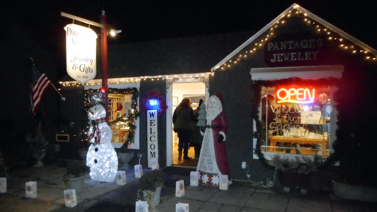 Pantages Gems &amp; Jewelry, brightly lit and welcoming.