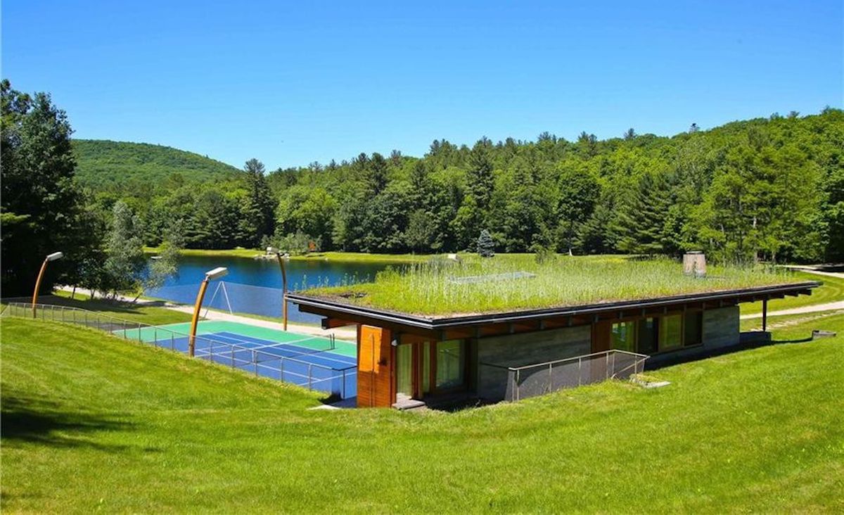 Swimming pond