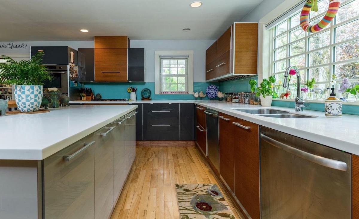 Kitchen with top-of-the-line-appliances