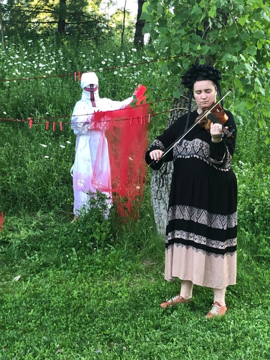 Musicians and actors appear like spirits throughout the grounds. Musicians and actors appear like spirits throughout the grounds.