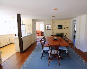 Eat-in kitchen Eat-in kitchen