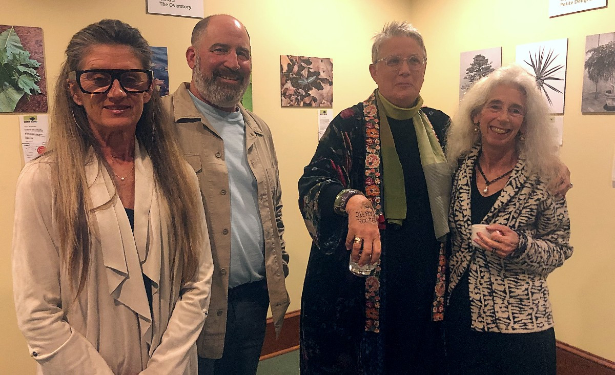 Lori Zmolek, Patrick Murphy, Susan Kavy and Alison Granucci, whose photo won Best in Show