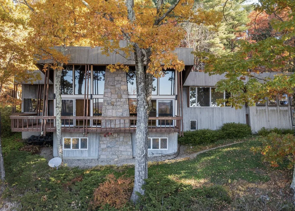 Swinging 70s Pad with Panoramic Views