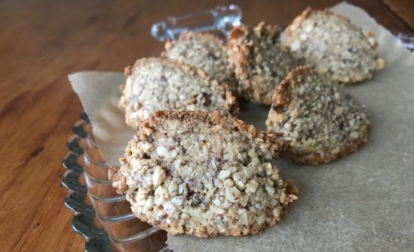 Recipe: Super Simple Almond Cookies