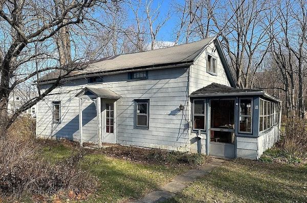 Fixer Upper In Historic Hamlet
