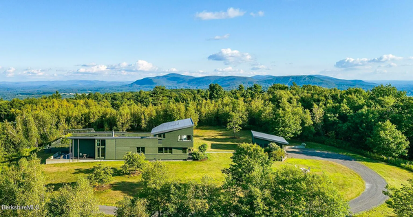 Toad-ally Modern Hillsdale Retreat