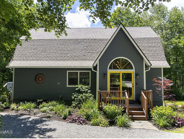 Nicely Styled Gambrel in Sheffield