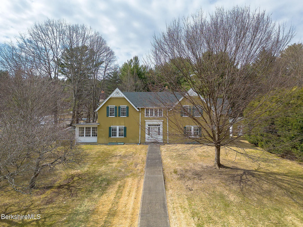 Grandeur and Great Wallpaper on the Hill in Great Barrington