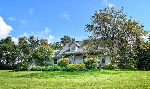 Porch Seating On Pebble Lane