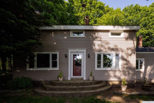 The Farmhouse On Goetz Road