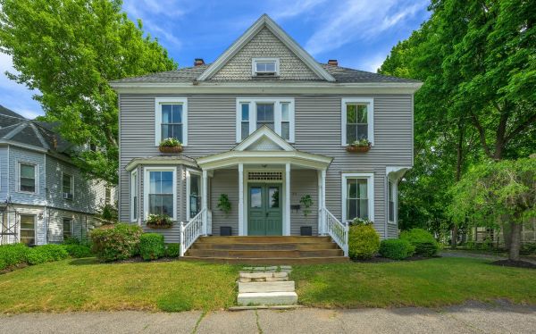 Walk-To-Downtown Colonial