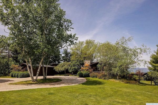 Hollywood Hills On The Hudson