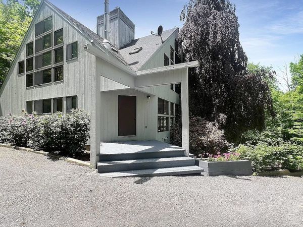 Secluded In Hillsdale