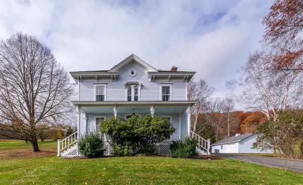 Center Hall Standout