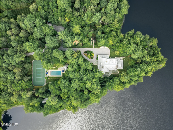 Big house, Lake, and Private Island in Norfolk