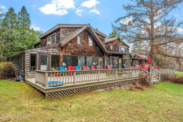 Rustic Lake Compound in Valatie