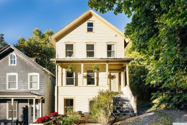 Rhinecliff River House