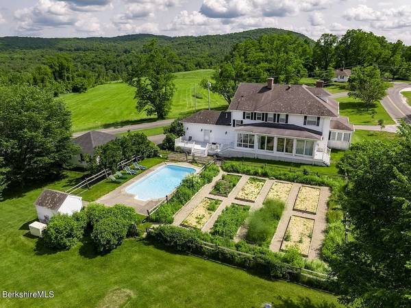 Farmhouse with wraparound views in Sheffield