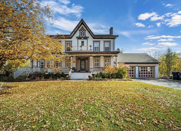 Picture Book Victorian in Tivoli