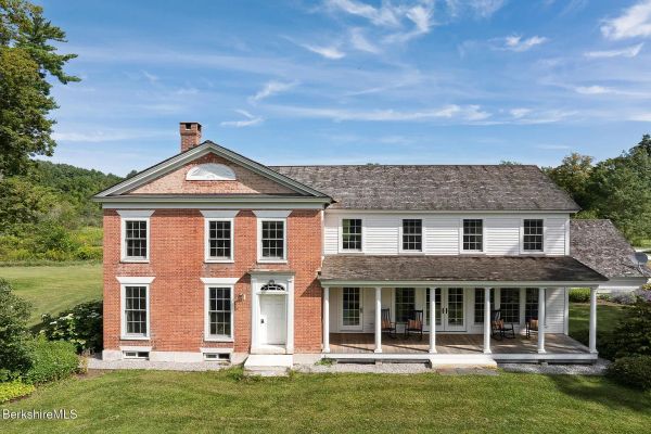 Idyllic Farmhouse in Southfield