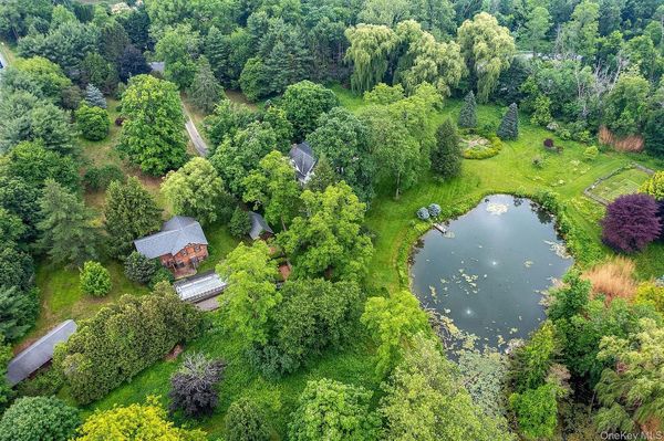 1695 Farmhouse at Core of Elegant Elizaville Homestead