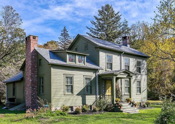 Restored 1820 Colonial, Stunning Interior, by the River in  Stuyvesant