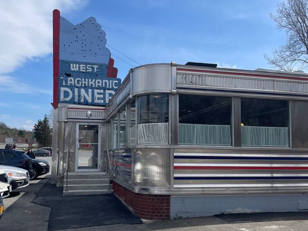Doves Diner Opens in Ancram, Preserves Historic Parkway Pitstop