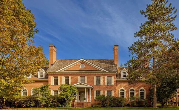 Bellavista: Humongous  Georgian in Old Chatham