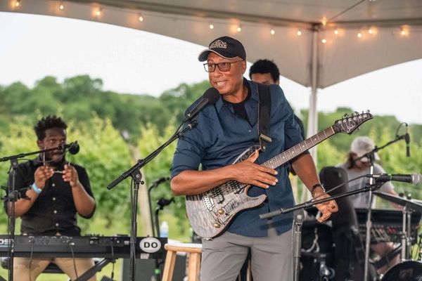 Bernie Williams Returns to Millbrook Winery for the Fifth Annual "Jazz in the Vineyard"