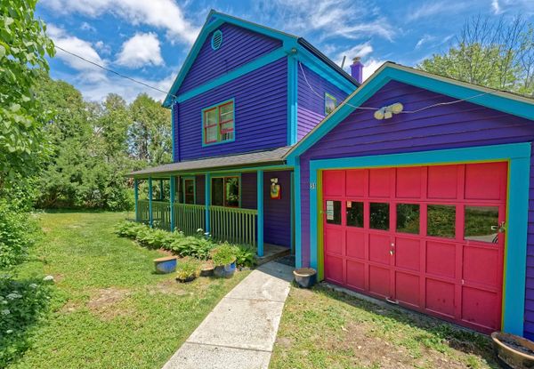 Colorful Cottage in Richmond