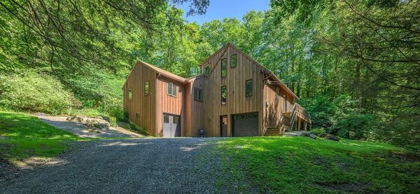 Woodsy Wood Cabin With Wood Stoves and Woodland Views in Richmond, Near Tanglewood