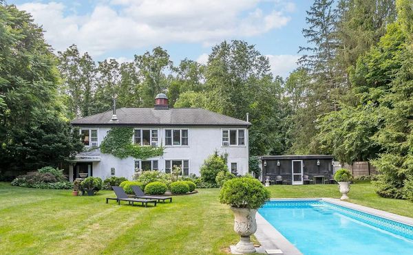 A 1974 Mid-Century Modern With a 60-Foot Lap Pool, in Stuyvesant