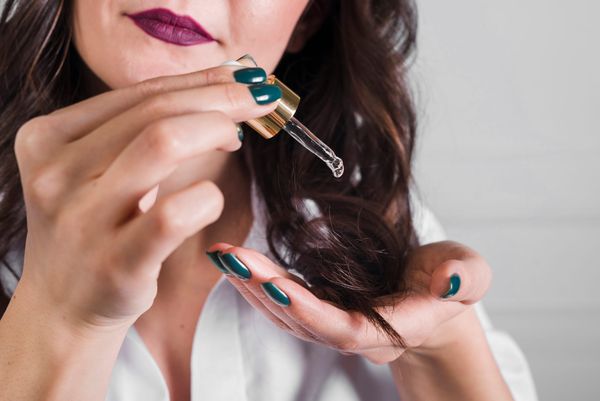 7 Benefits of Using Frizz Ease Serum for Your Hair