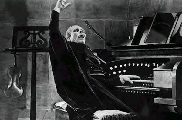 Lon Chaney’s “The Phantom of the Opera” Screens With a Live Piano and Organ Score at the American Mural Project