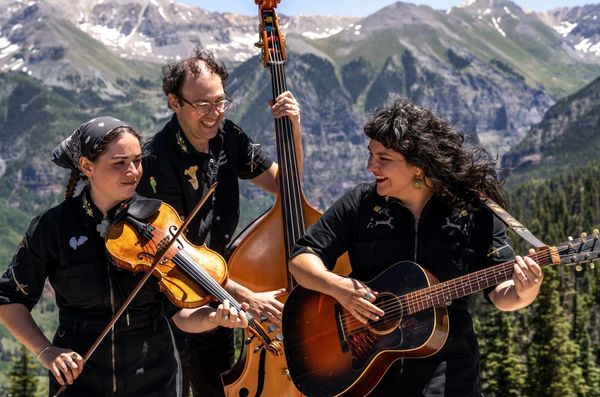 “Femericana”: Rachel Sumner & Traveling Light Bring  to Pine Plains