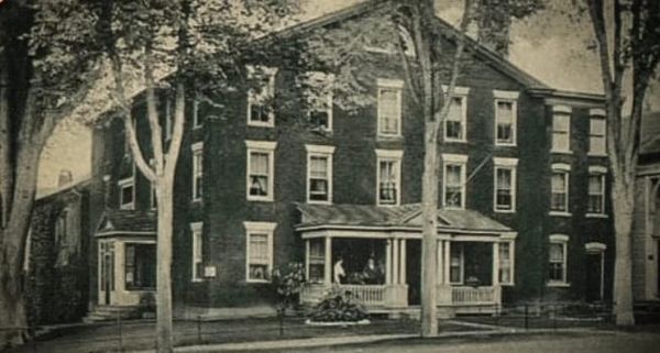Litchfield Historical Society’s Lantern Tour Tells the Town’s Most Gruesome True Stories This Friday
