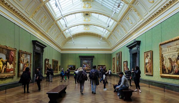Seamless Gallery Hopping Between Transit Hubs