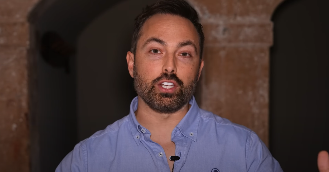 Derek Muller from Veritasium uses Talking Head Interview style for the videos and adds B-rolls to make the video interesting