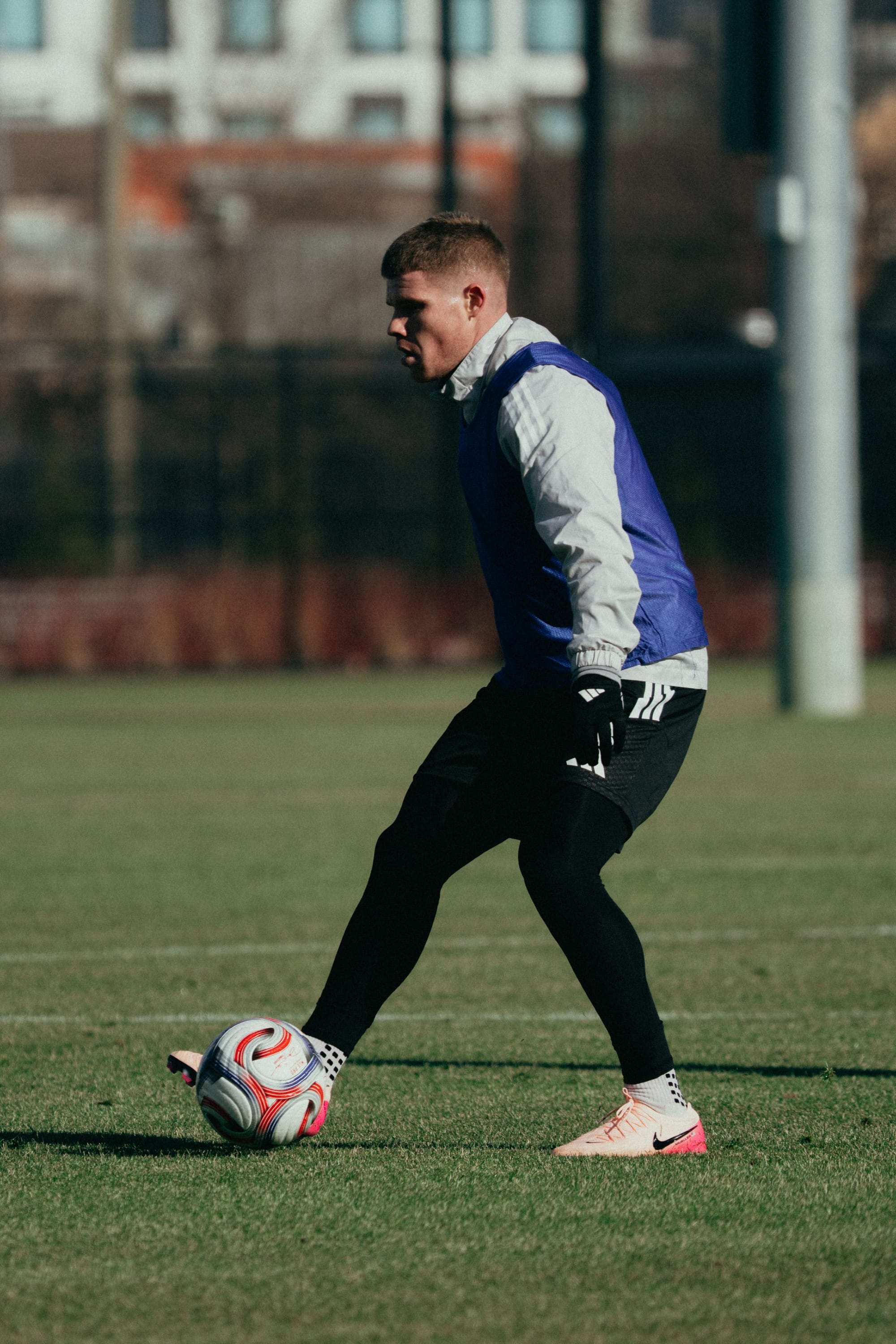 Chris Mueller kicking the ball during training in Chicago on January 13, 2026
