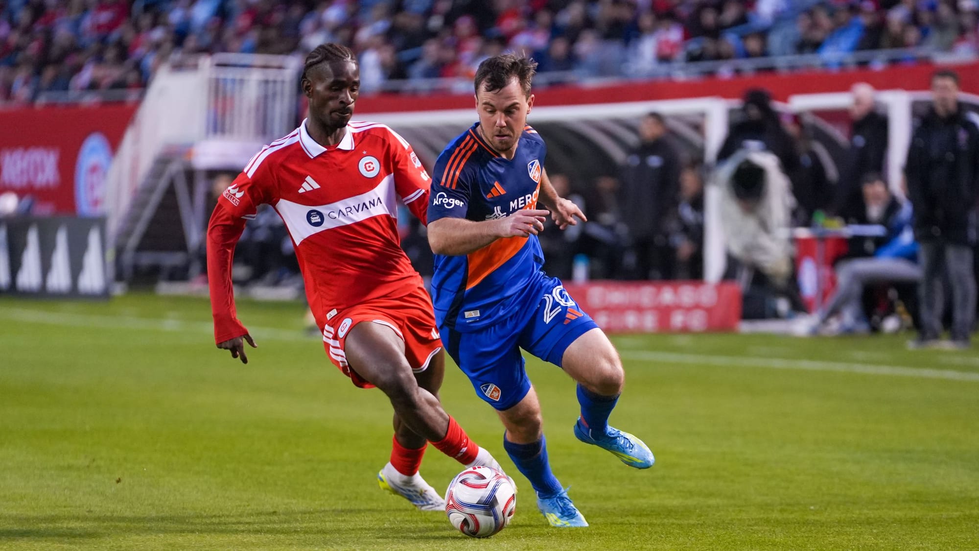 Djé D'Avilla plays the ball againast FC Cncinnati at Soldier Field
